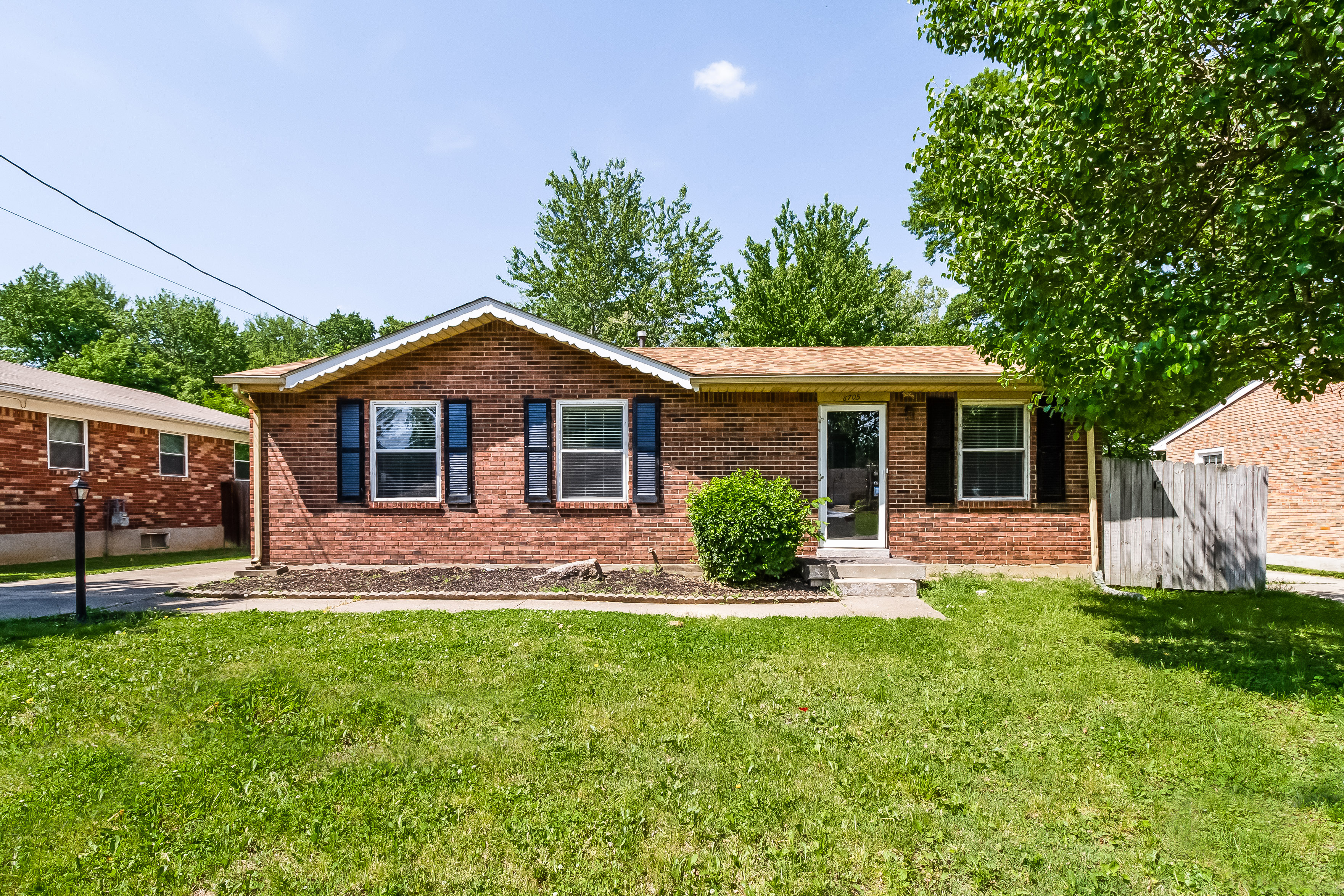 6705 Yuma Way Louisville, KY 40258